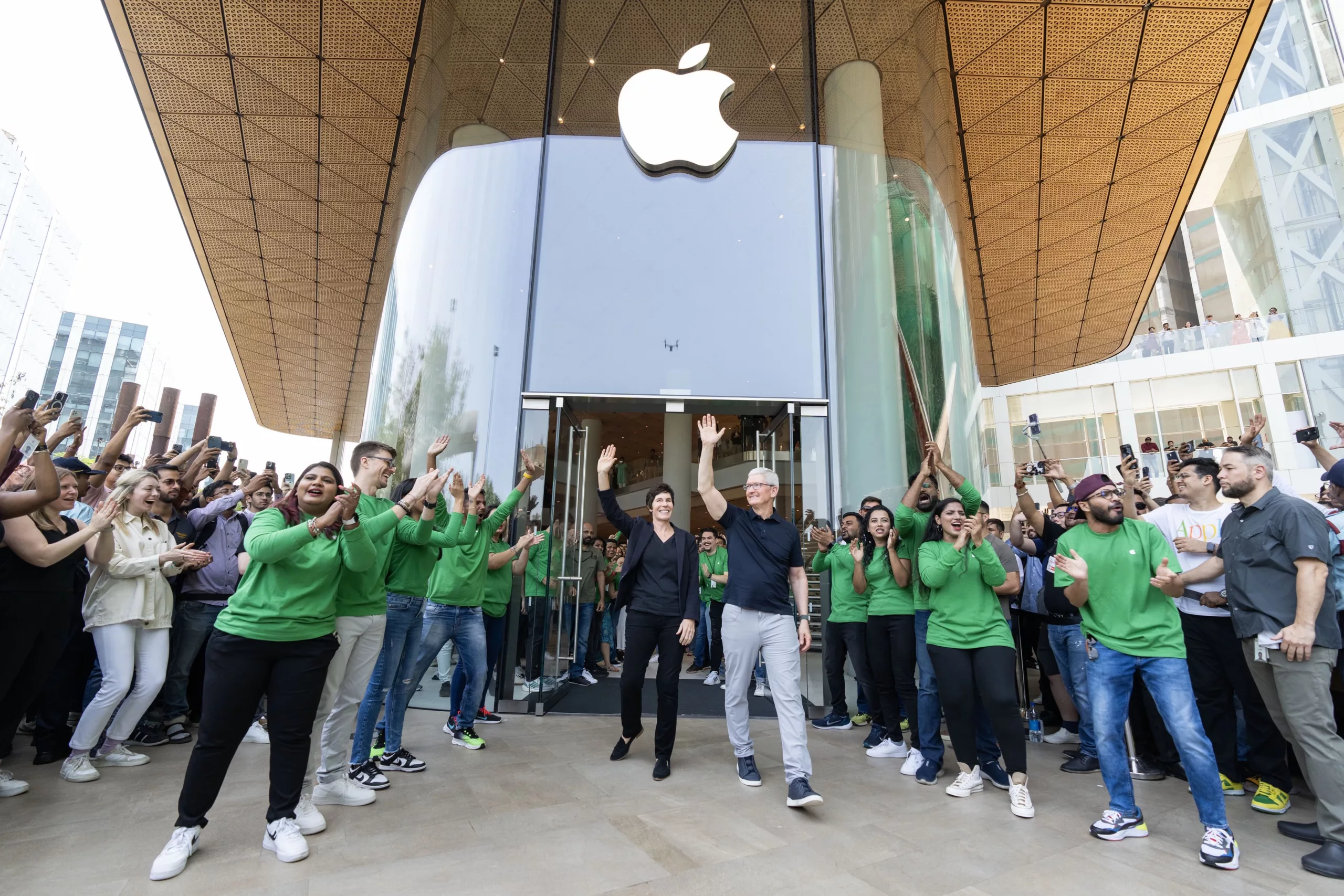 Tim Cook Opens The First Apple Retail Store in Mumbai, India